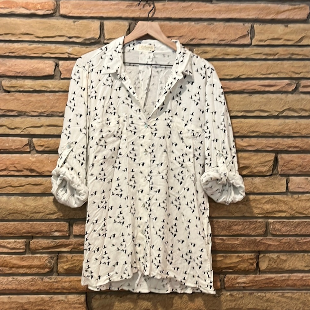 JUST LIVING || Boutique Bird Button Down